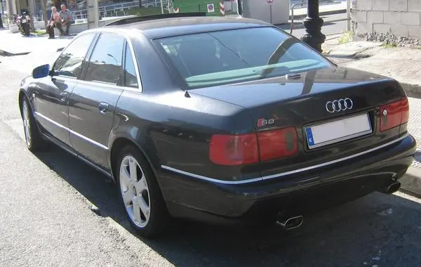 Audi S8 (D2)-1