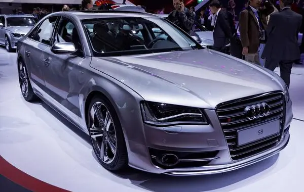 Audi S8 (D4)-1