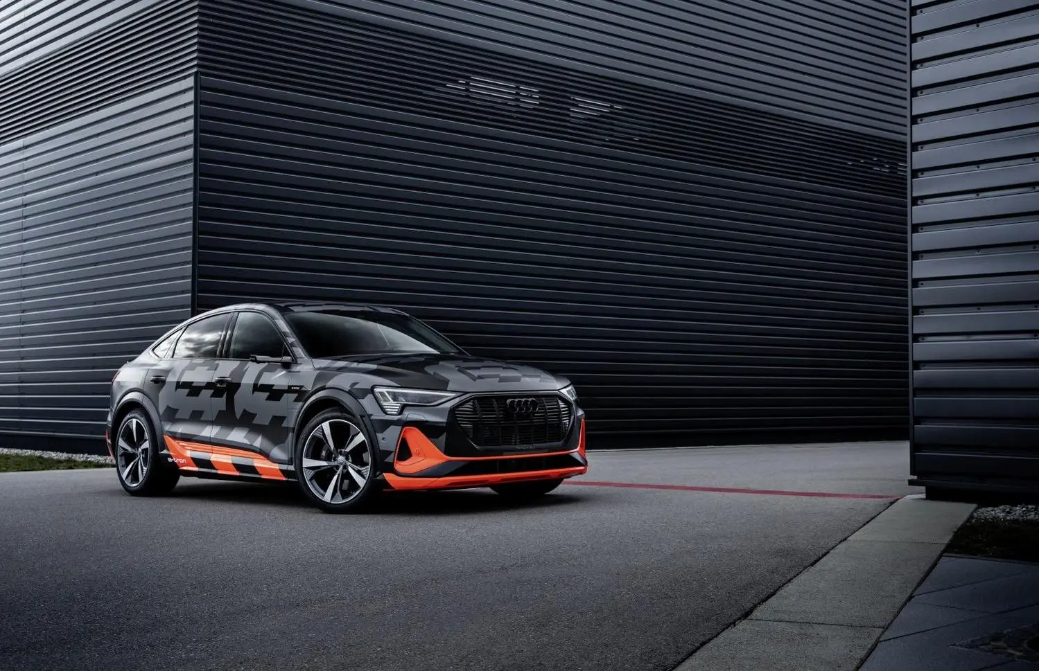 Audi e-tron-1
