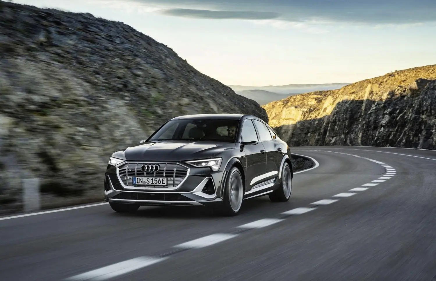 Audi e-tron Sportback-15