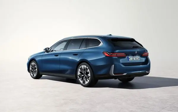 BMW 5 Серии Touring (G61)-6
