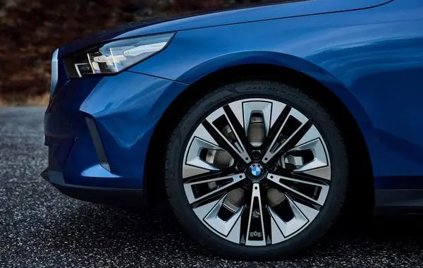 BMW 5 Серии Touring (G61)-14