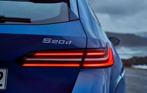 BMW 5 Серии Touring (G61)-17