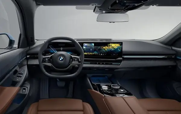 BMW 5 Серии Touring (G61)-11