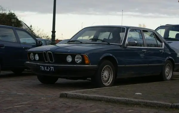 BMW 7 Серии (E23)-1