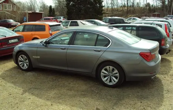 BMW 7 Серии (F01)-1