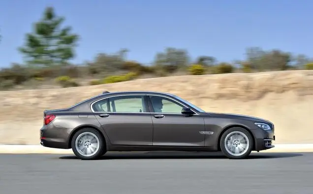 BMW 7 Серии Long (F02 LCI, facelift 2012)-1