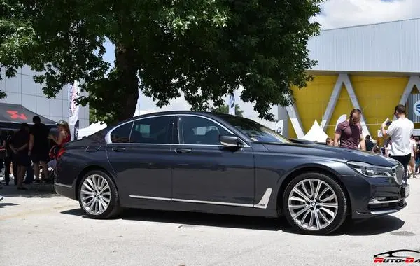 BMW 7 Серии Long (G12)-7