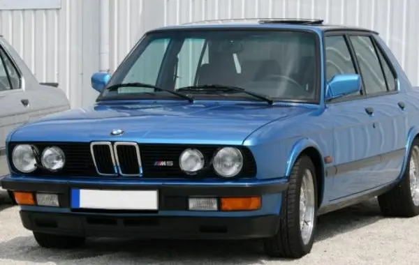 BMW M5 (E28)
