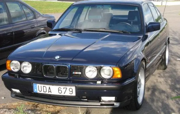 BMW M5 (E34)