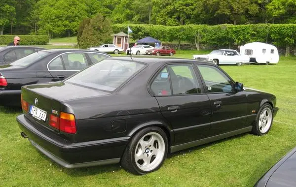 BMW M5 (E34)-2