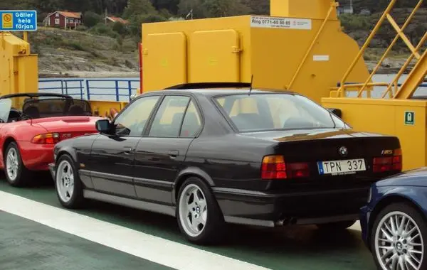 BMW M5 (E34)-5