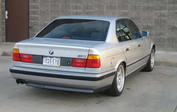 BMW M5 (E34)-8