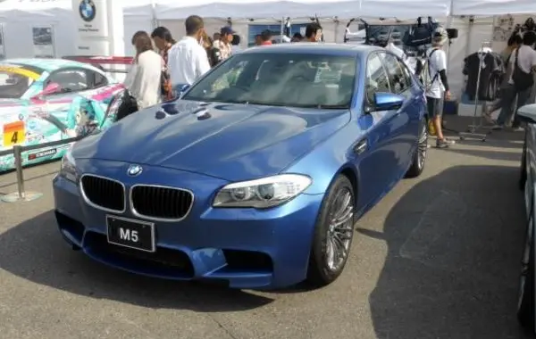 BMW M5 (F10M)-6