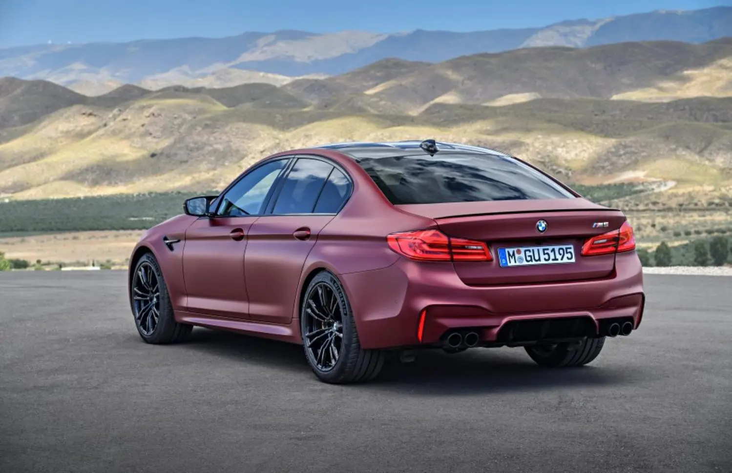 BMW M5 (F90)-8