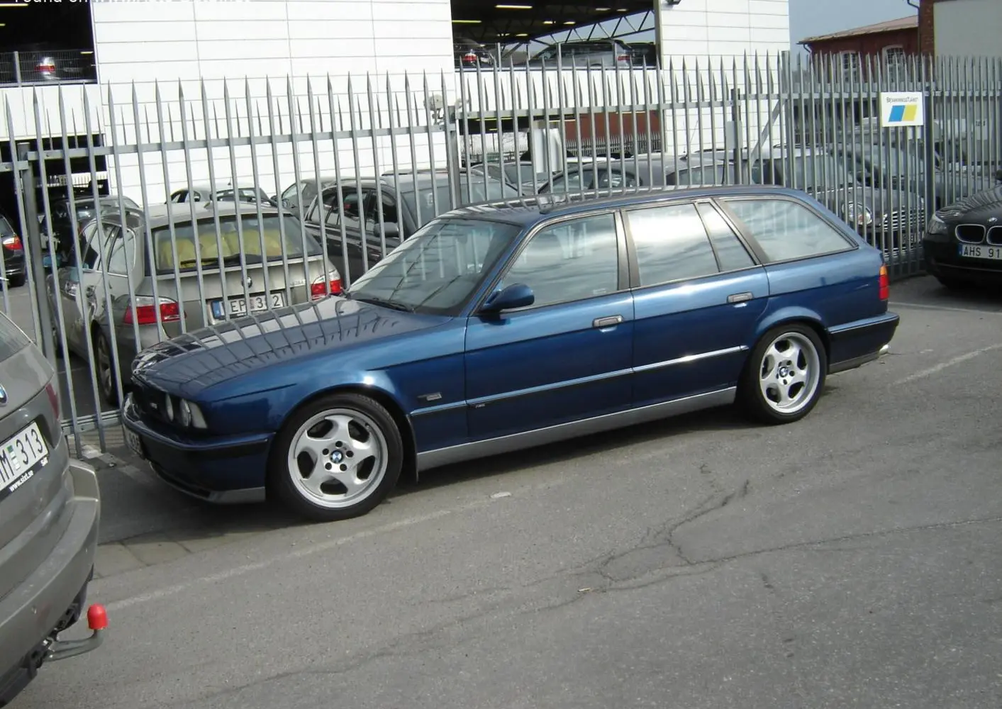 BMW M5 Touring (E34)-8