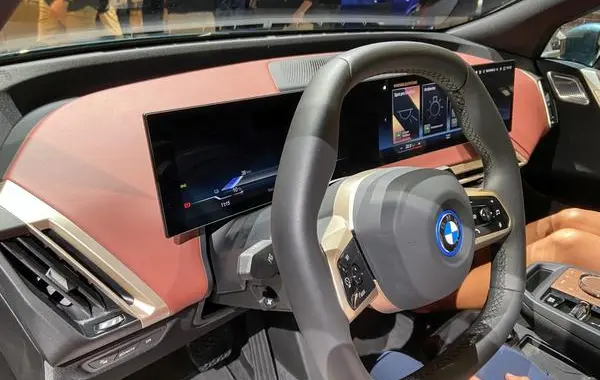BMW iX (i20)-3