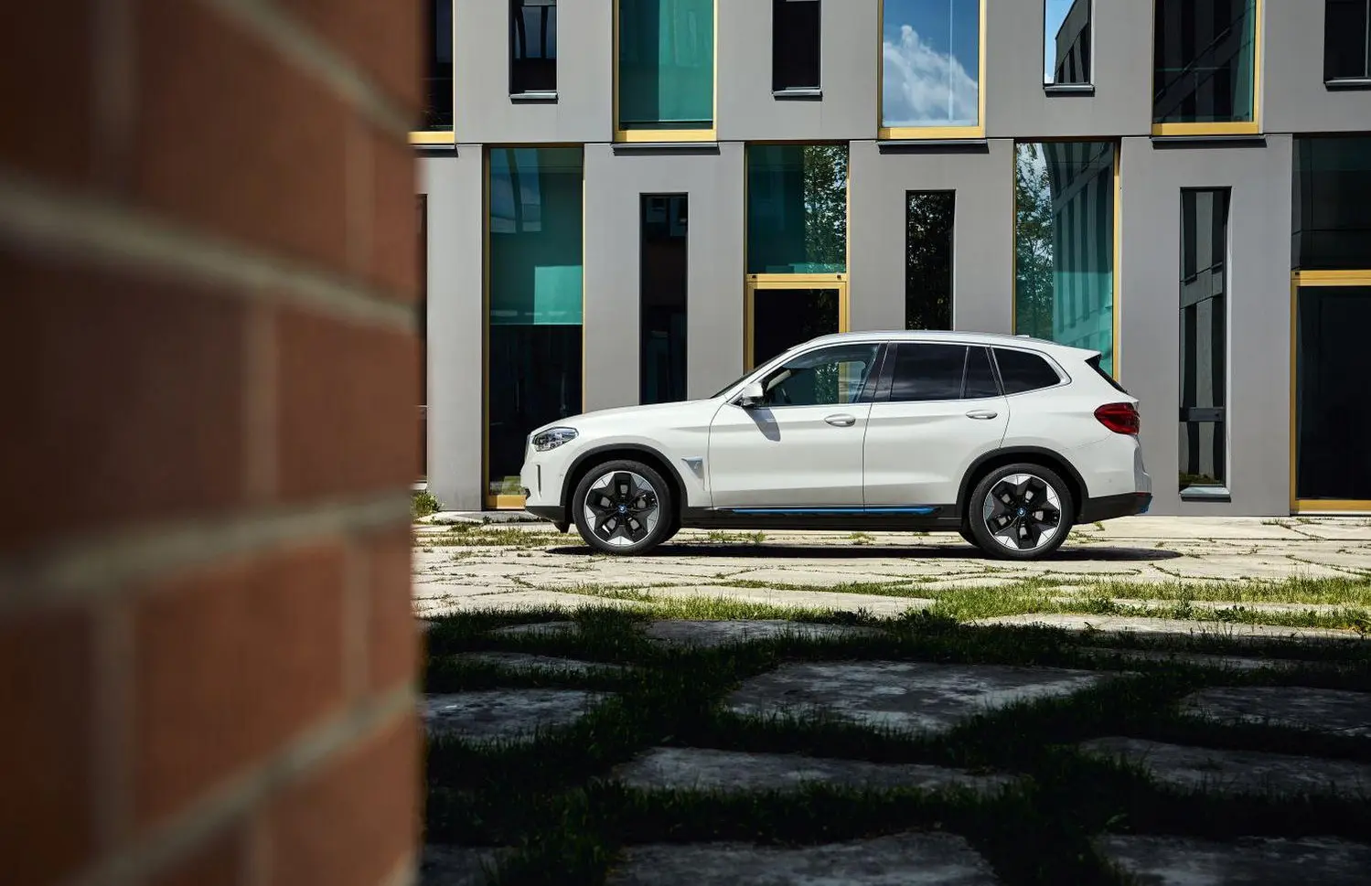 BMW iX3 (G08)-11