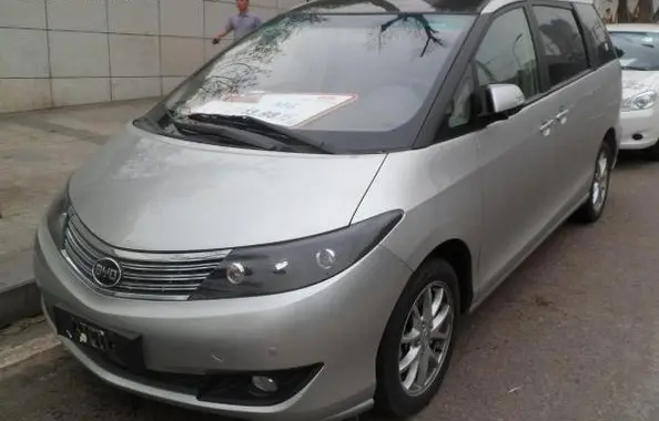 BYD M6