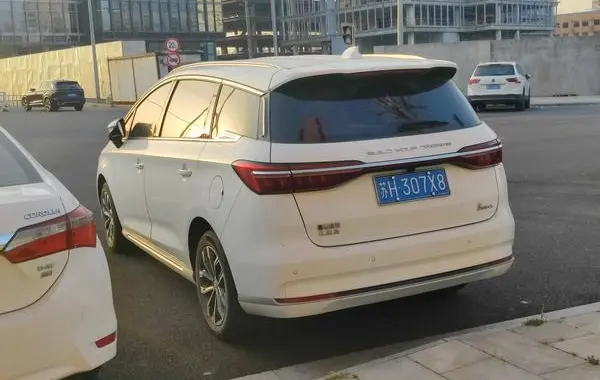 BYD Song Max (facelift 2021)-0
