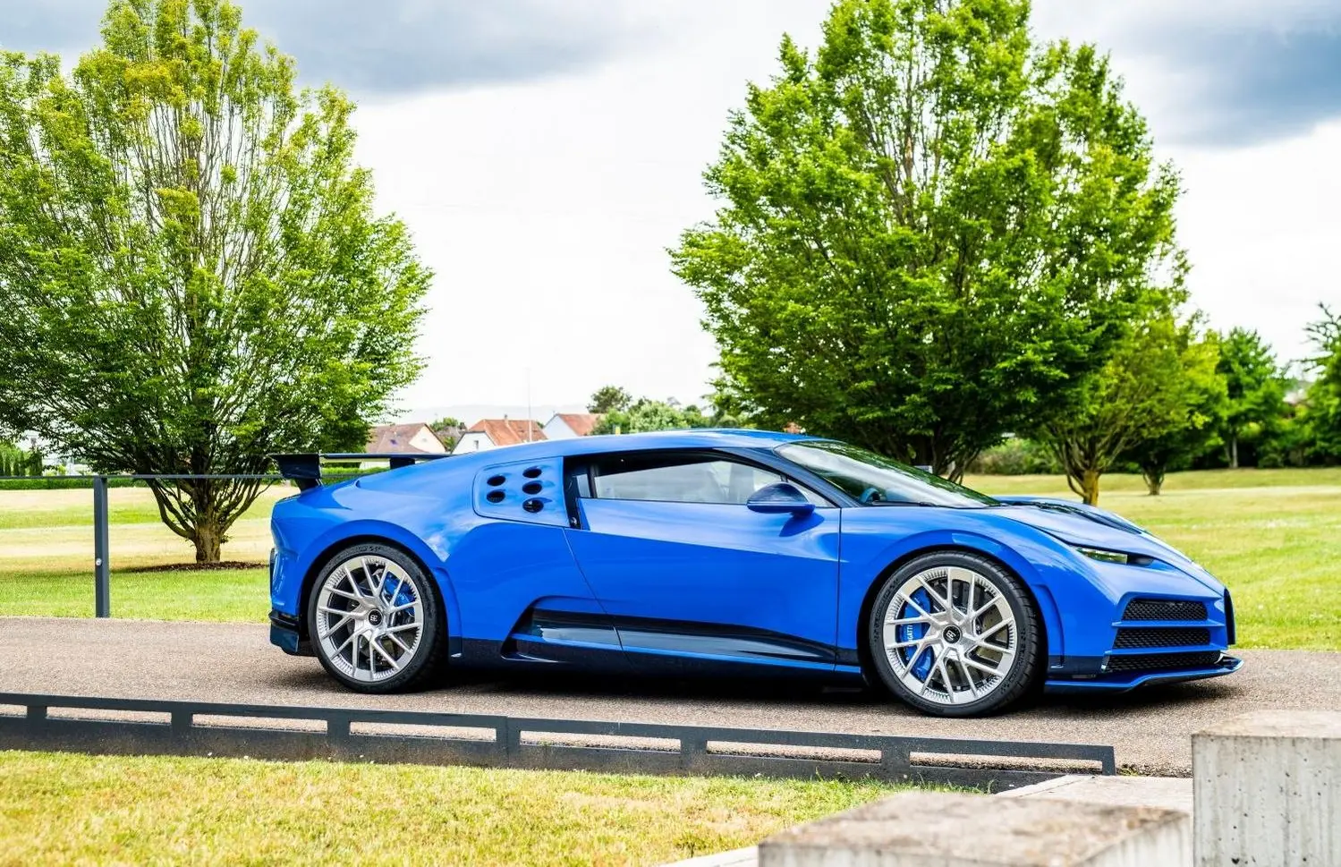 Bugatti Centodieci-8