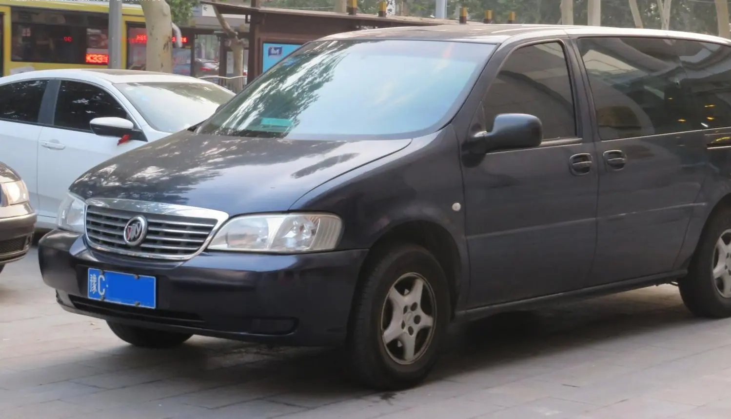 Buick GL8-3