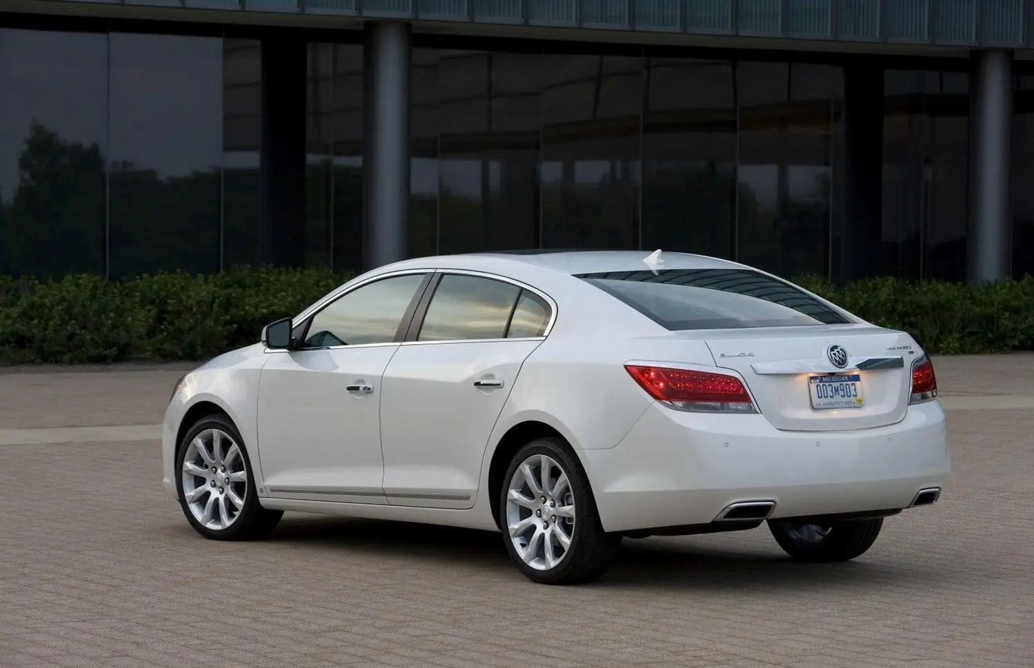 Buick LaCrosse II-11