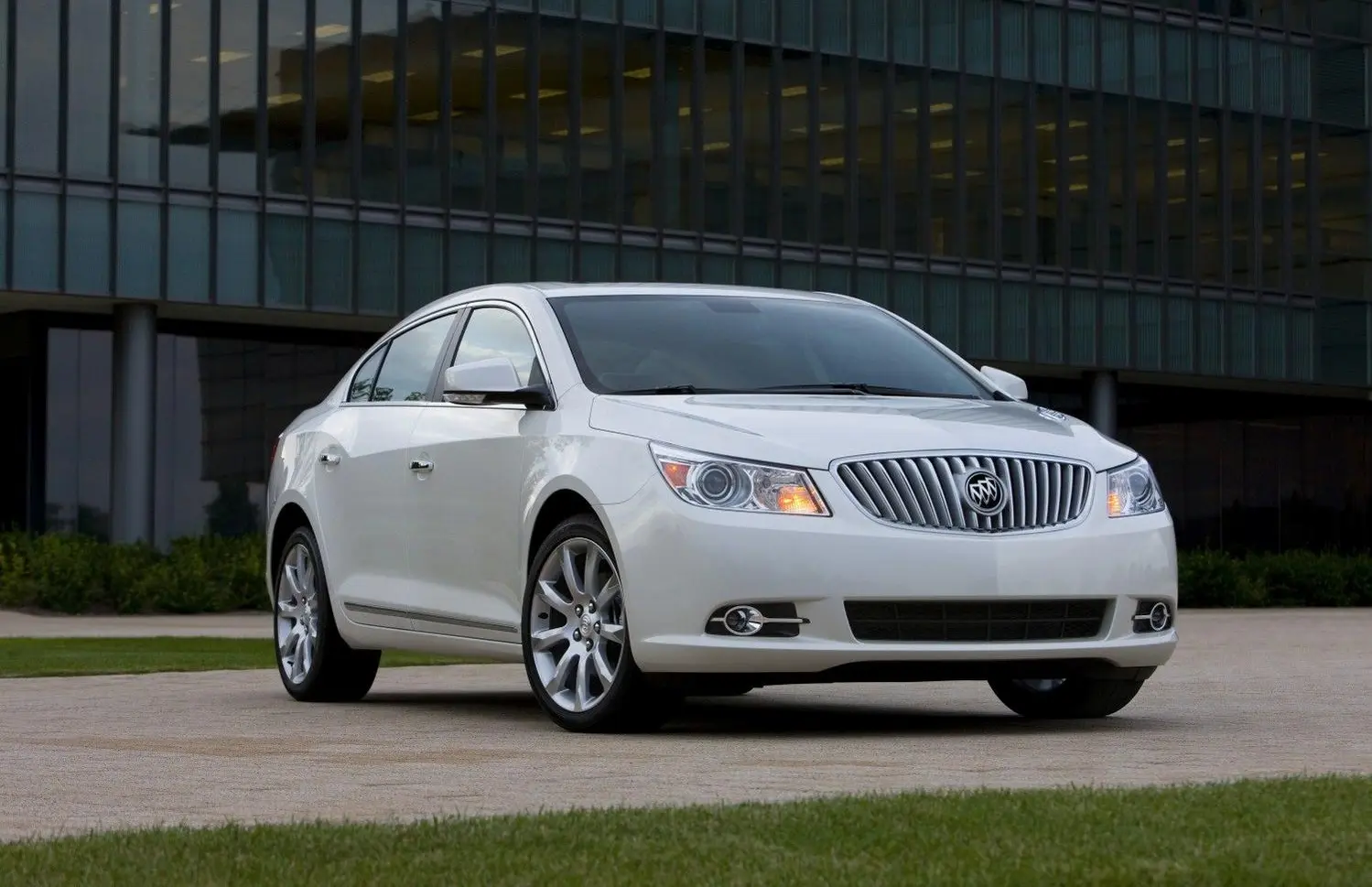 Buick LaCrosse II-7