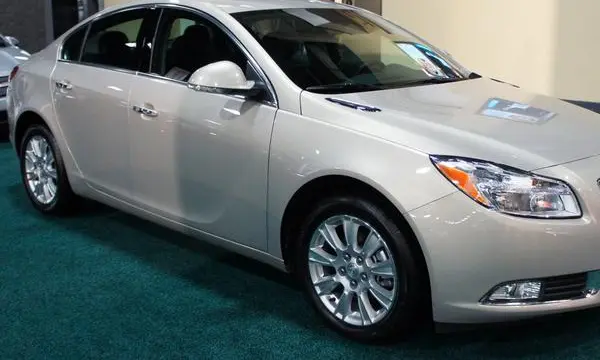 Buick Regal V Sedan-0
