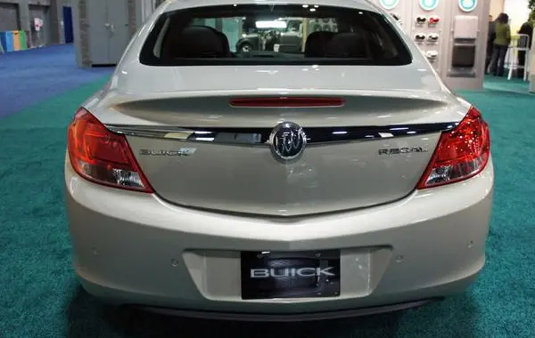 Buick Regal V Sedan-4