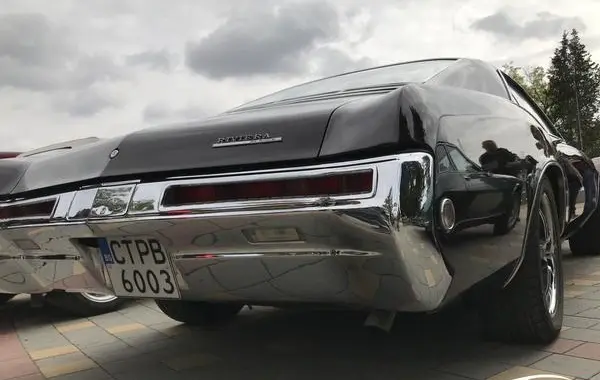 Buick Riviera II-3