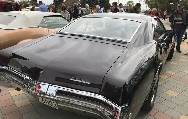 Buick Riviera II-1