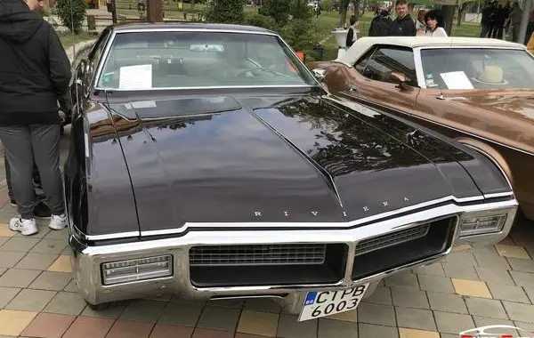 Buick Riviera II-2