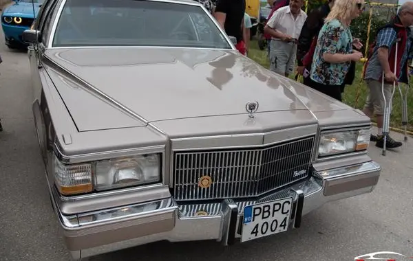 Cadillac Brougham-5