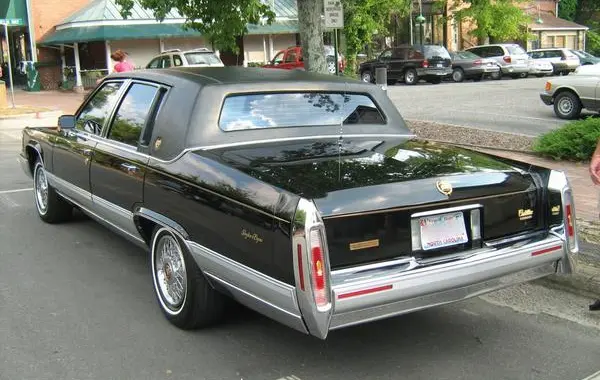 Cadillac Brougham-2