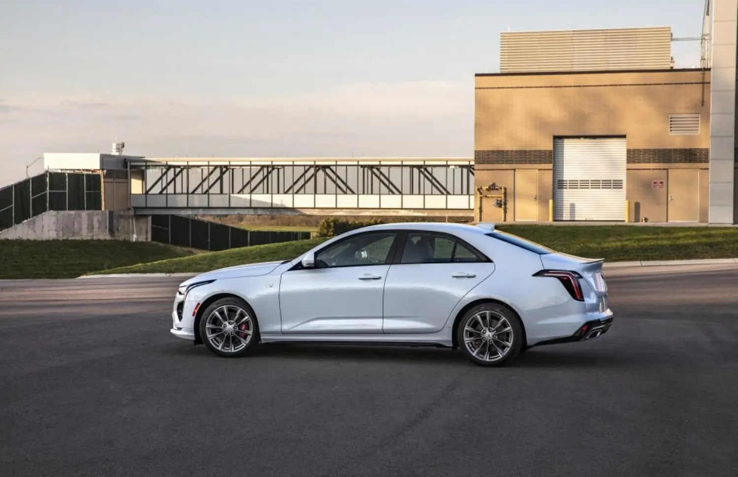 Cadillac CT4-8