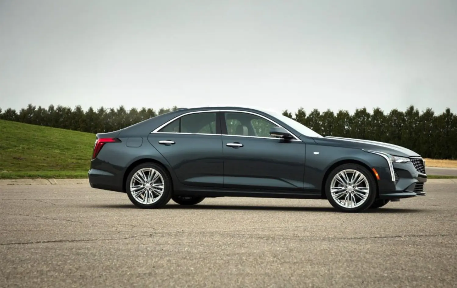 Cadillac CT4-6