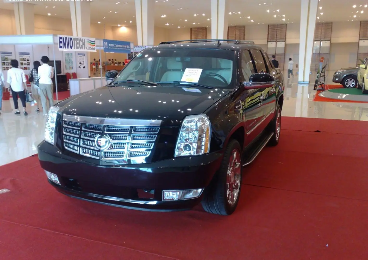 Cadillac Escalade III EXT-0