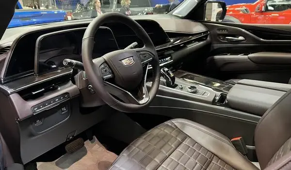 Cadillac Escalade V-2