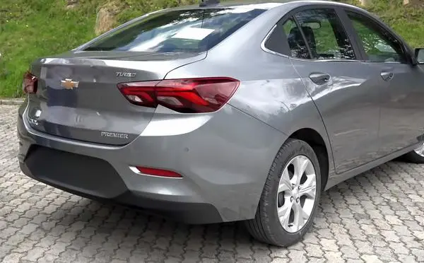 Chevrolet Onix II Plus-2