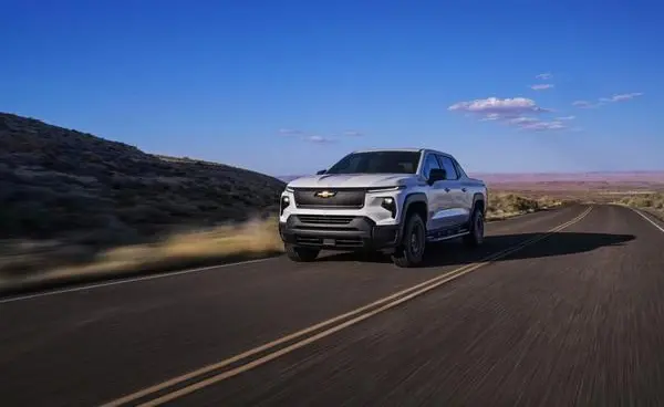 Chevrolet Silverado EV Crew Cab-3