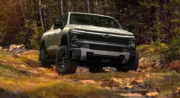 Chevrolet Silverado EV Crew Cab-8