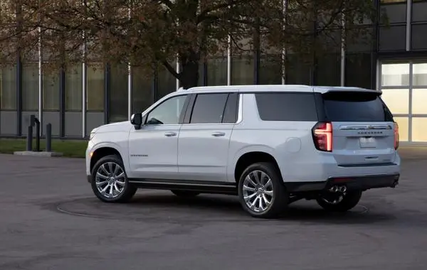 Chevrolet Suburban (GMTT1XX)-1
