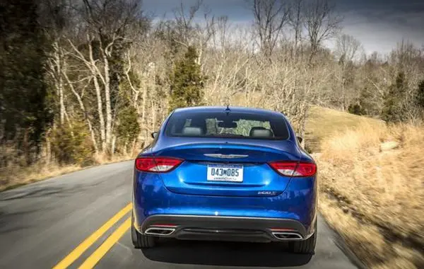 Chrysler 200 II-1