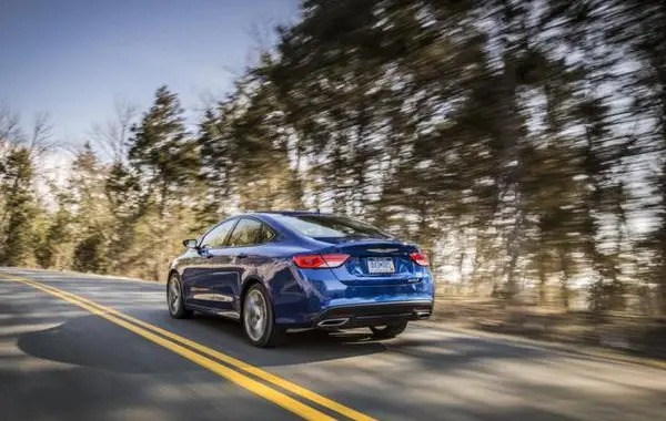 Chrysler 200 II-2