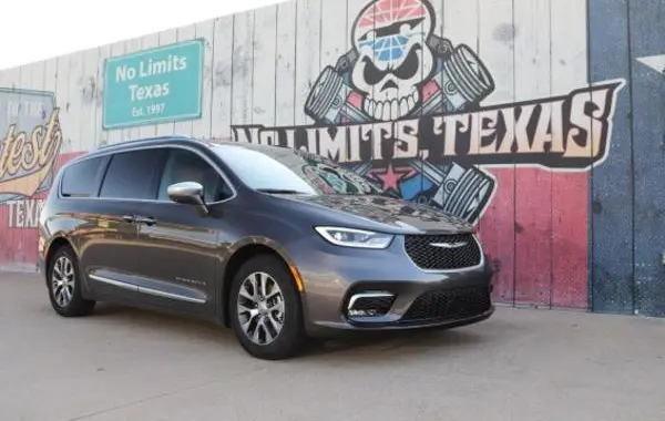 Chrysler Pacifica (facelift 2021)-13