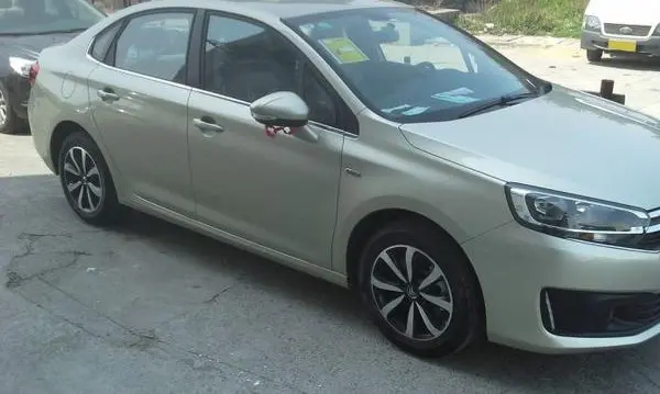 Citroen C4 Berline (Phase I, 2015)-2