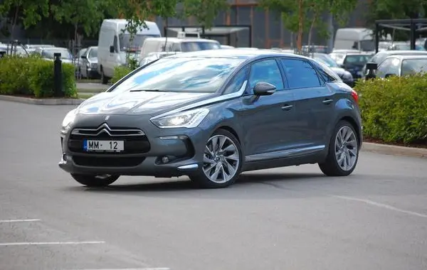 Citroen DS5-6