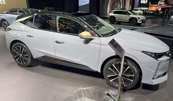 DS N°4 II (facelift 2025)-2