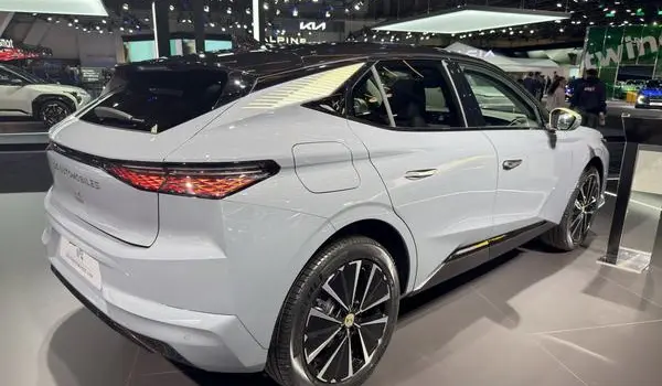 DS N°4 II (facelift 2025)-9